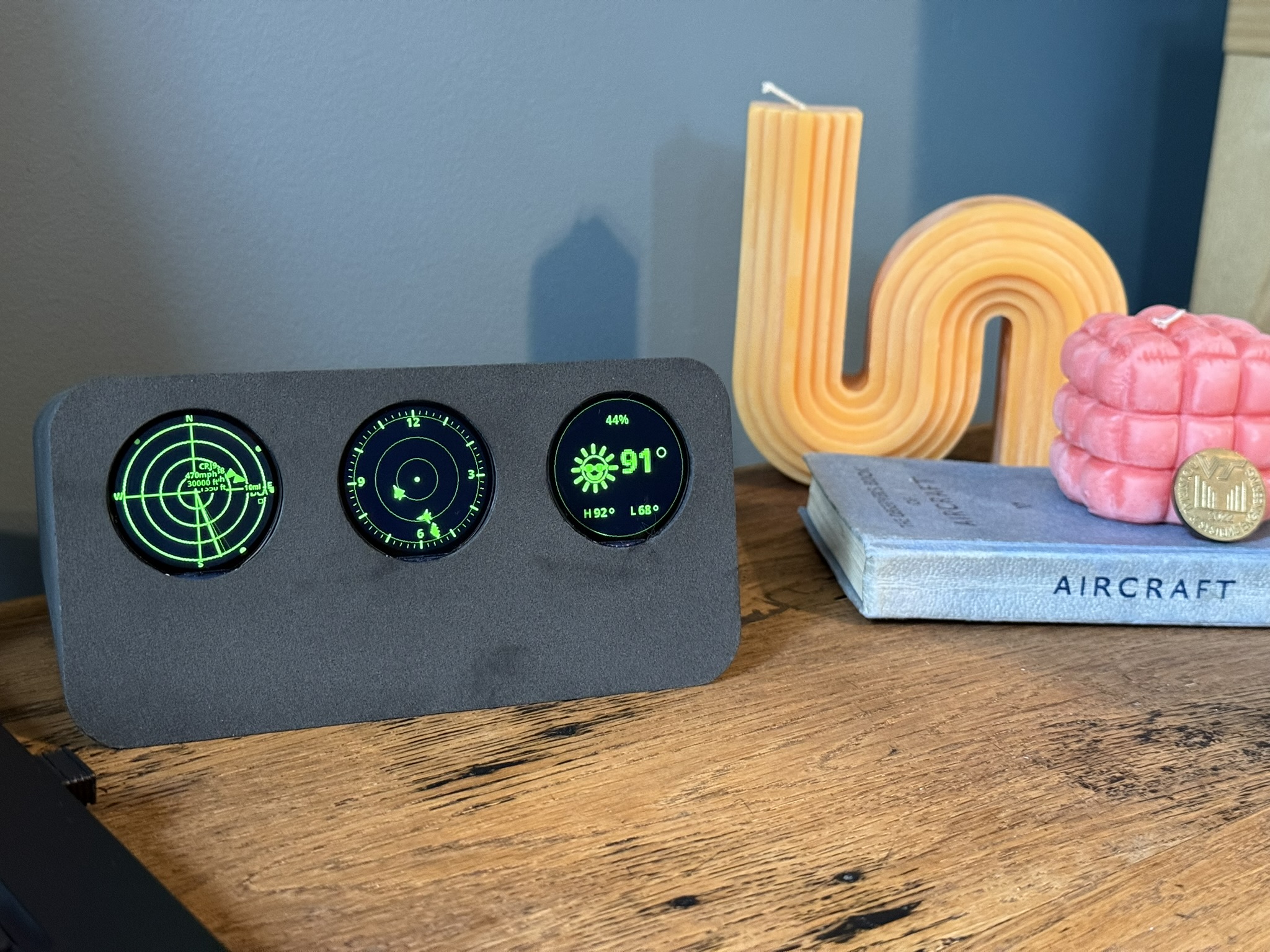 Aviation Desk Display assembled and running